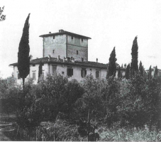 Fig. 10: Al primo piano di questa casa, dalle cui finestre si vedono le cupole di Arcetri, abbiamo abitato in tutto per 71 anni, fino al 2001. (Foto: anni Cinquanta)