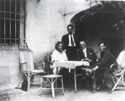 Fig. 8:  A ’Samos’: Maja Einstein, Anzio, suo zio Georg Staude, venuto in visita a Firenze, e Paul Winteler